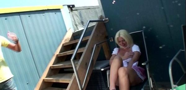 Betrunken deutsche versaute MILF beim Oktoberfest von Jungspund gefickt